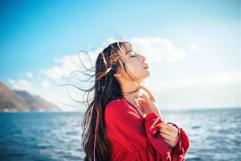 摄影干货 | 摄影师分享海边人像摄影小技巧-长沙SEO霜天