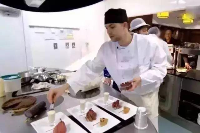 厨师杀过人,服务员是投毒犯,这家餐厅惊艳了BBC,火到贵族名流都抢着去吃“牢饭”… 厨师杀过人,服务员是投毒犯,这家餐厅惊艳了BBC,火到贵族名流都抢着去吃“牢饭”…-长沙SEO霜天