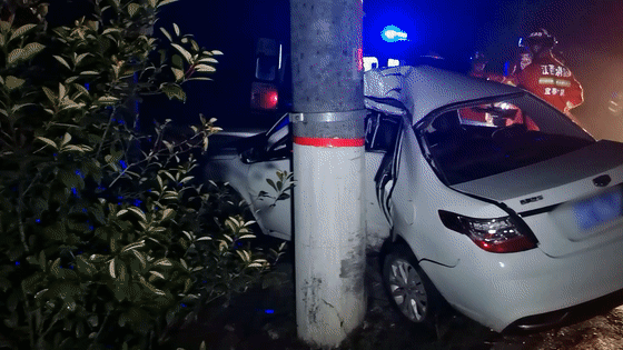 问界M7撞折了,关华为什么事 39 171317800430